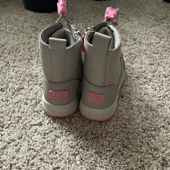 UGG Kids Dinaly Boots - *Pre-Loved* - Picture 10 of 12